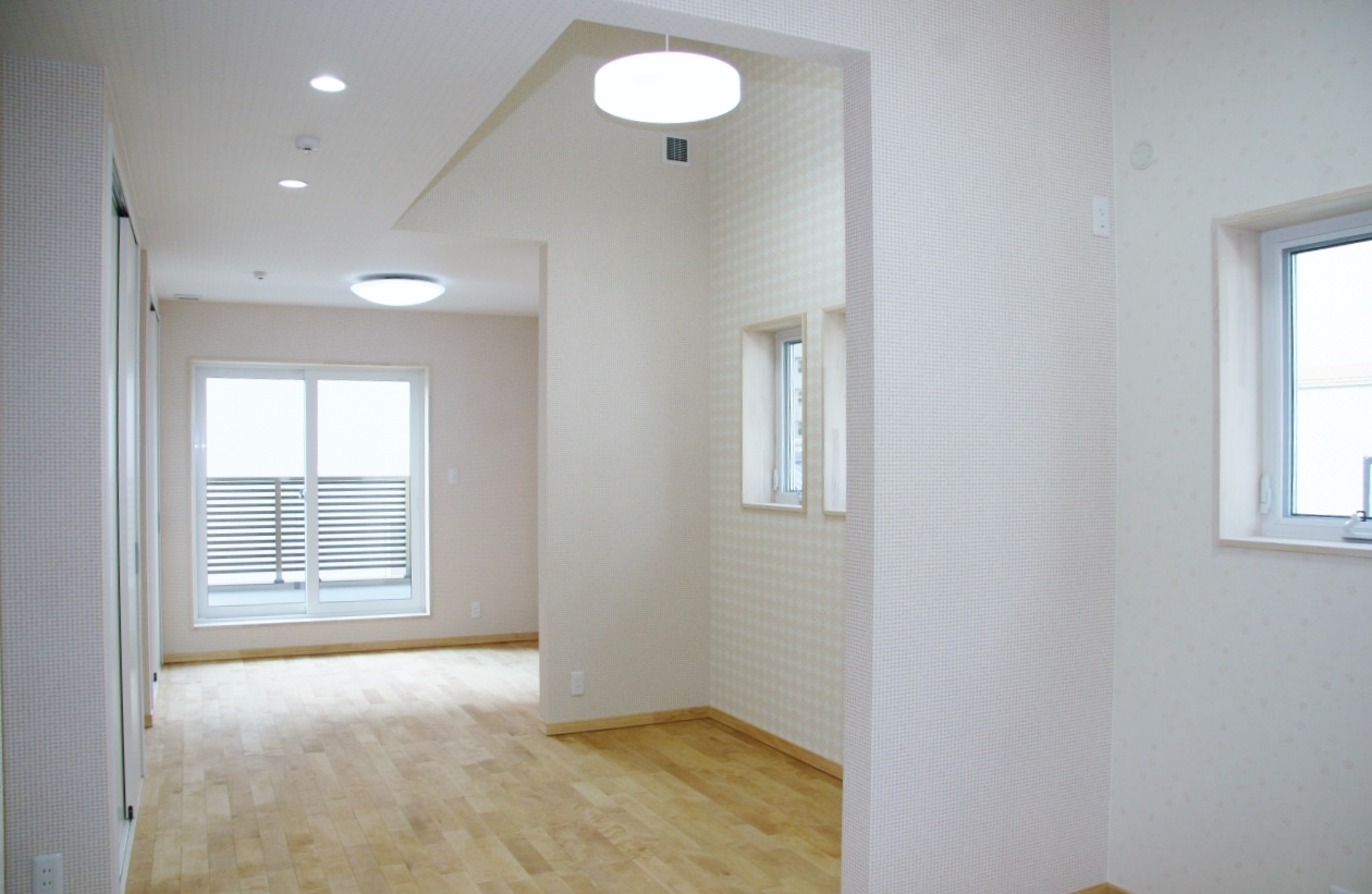 ワンルームなのに！？３人の娘がそれぞれ好きな柄を貼り分けた子供部屋