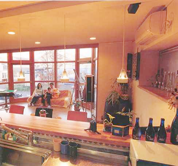 ガラス張りリビング