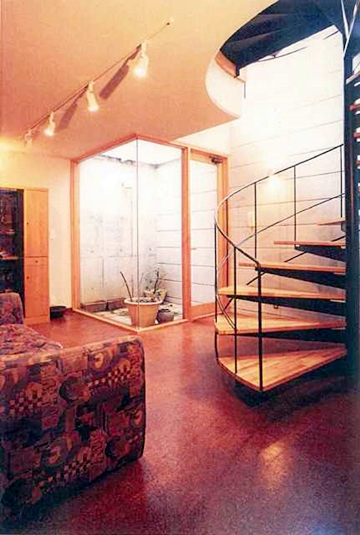 地下のワインルーム