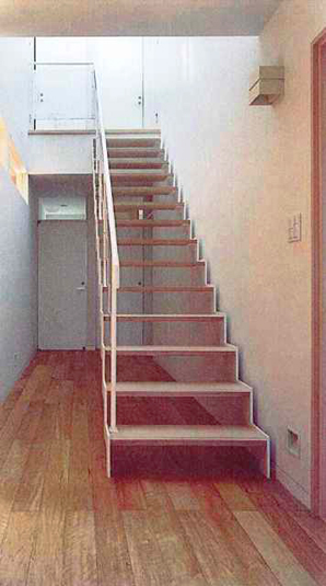 トップライトの光階段