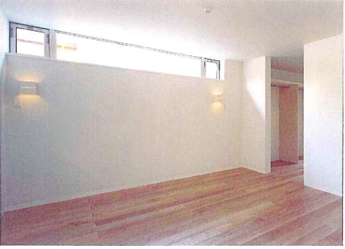 天井際のハイサイド窓