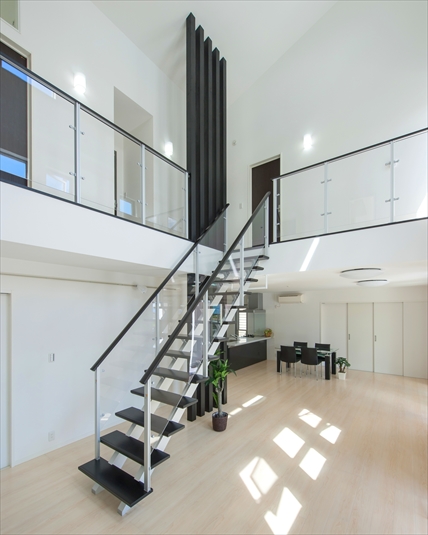 吹き抜けのあるリビング