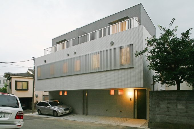 外観01　夜は表情が変わる