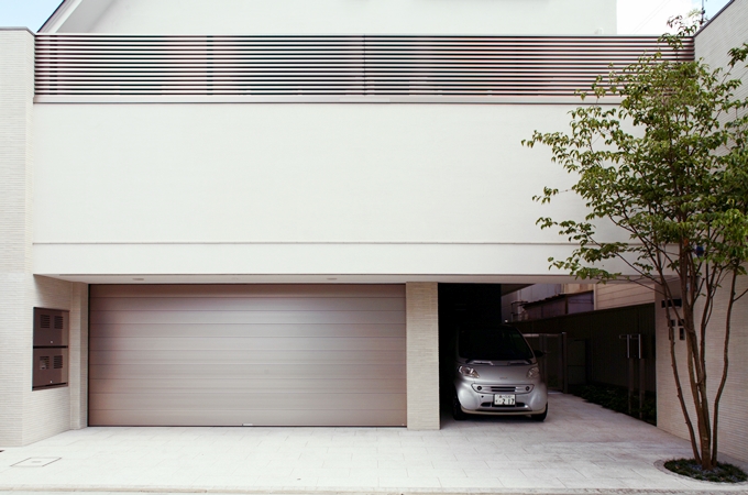 外観03　シルバーですっきりシャープに