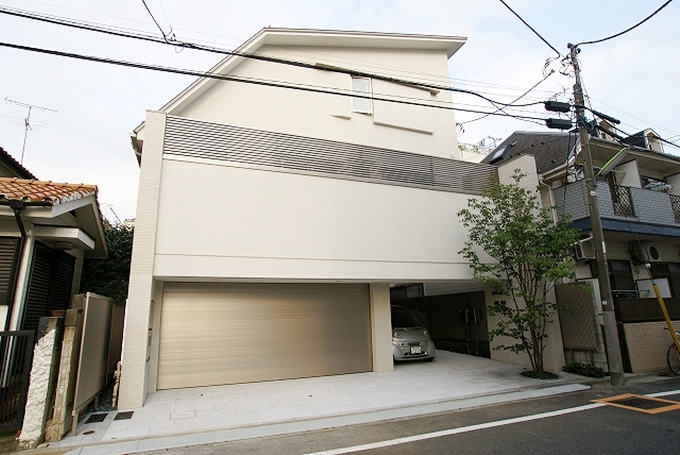 外観01　シルバーですっきりシャープに