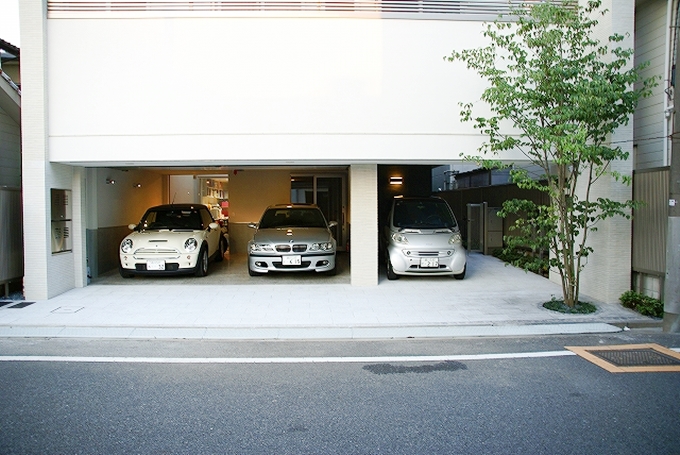 車庫03　大きなガレージ