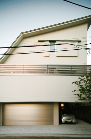 外観04　シルバーですっきりシャープに