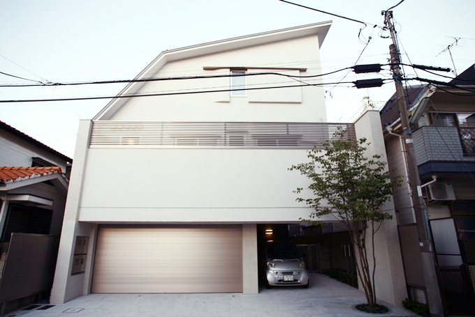 外観02　シルバーですっきりシャープに