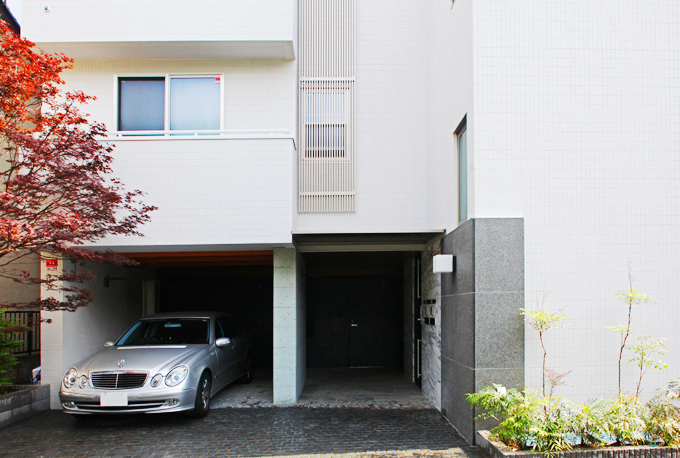 広々としたインナーガレージ