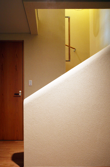 ２階へと続く階段