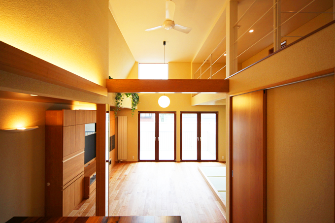 ダイニングからリビングまで一望できるワンフロアスタイル