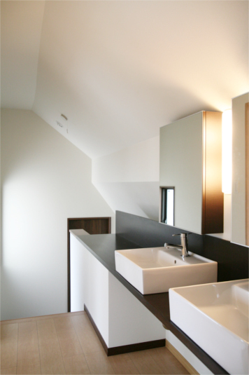 スペースを有効に使った洗面台