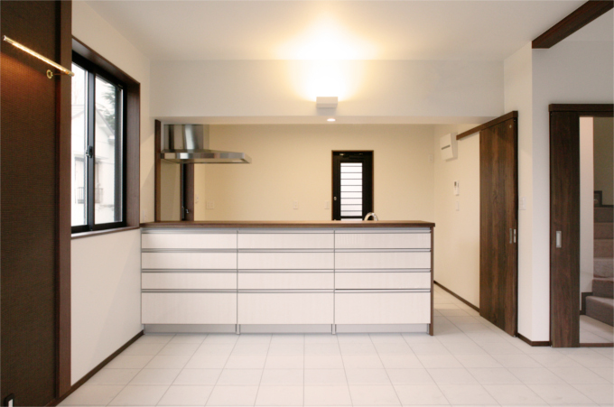 すっきりシンプルなデザインのキッチン