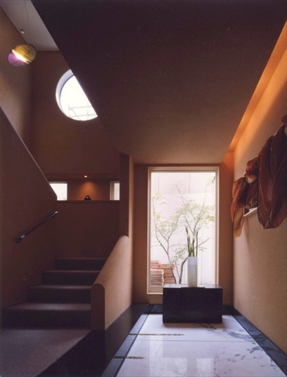 モダンな窓から入る光