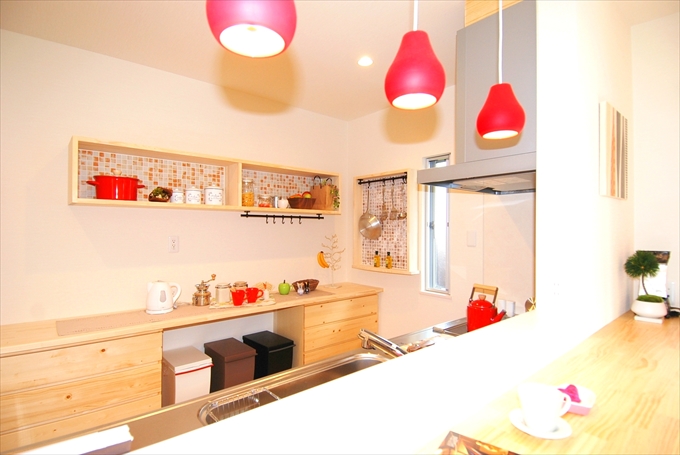 自然素材の無垢材を使った実用的なオシャレＧoodなキッチンスペース