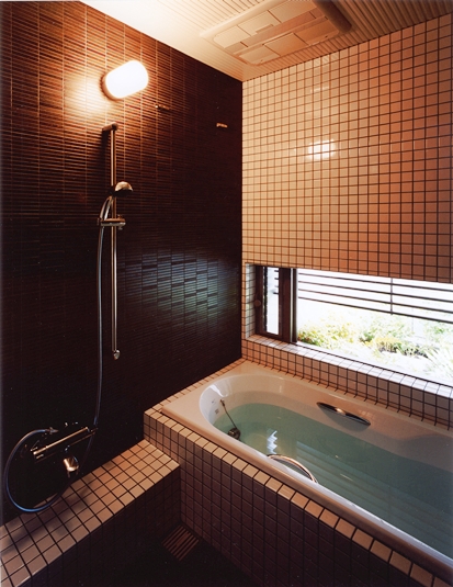 タイル貼の在来浴室