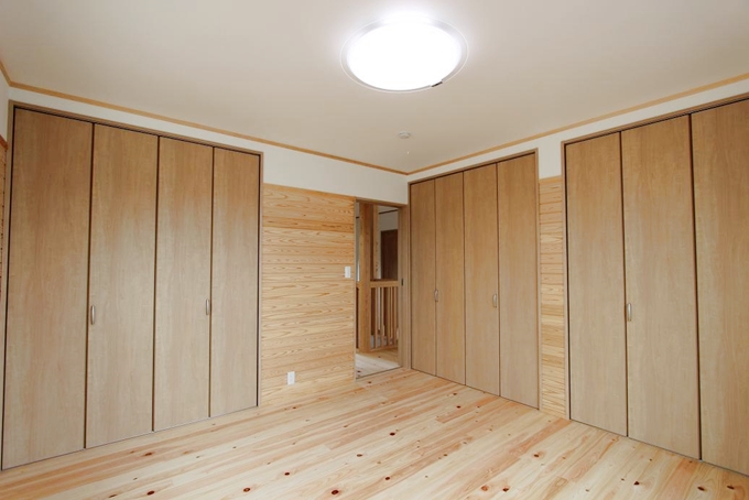 天井まである収納扉