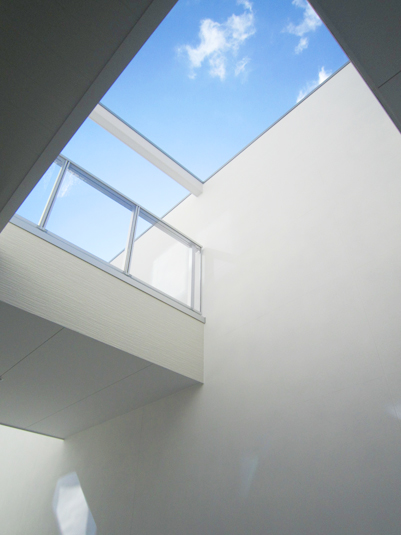 空を感じる光庭