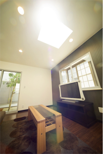 リビングに光を導くトップライト