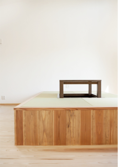 立ったり座ったりが楽な掘り炬燵！