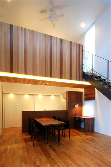 リビングからブリッジを見る