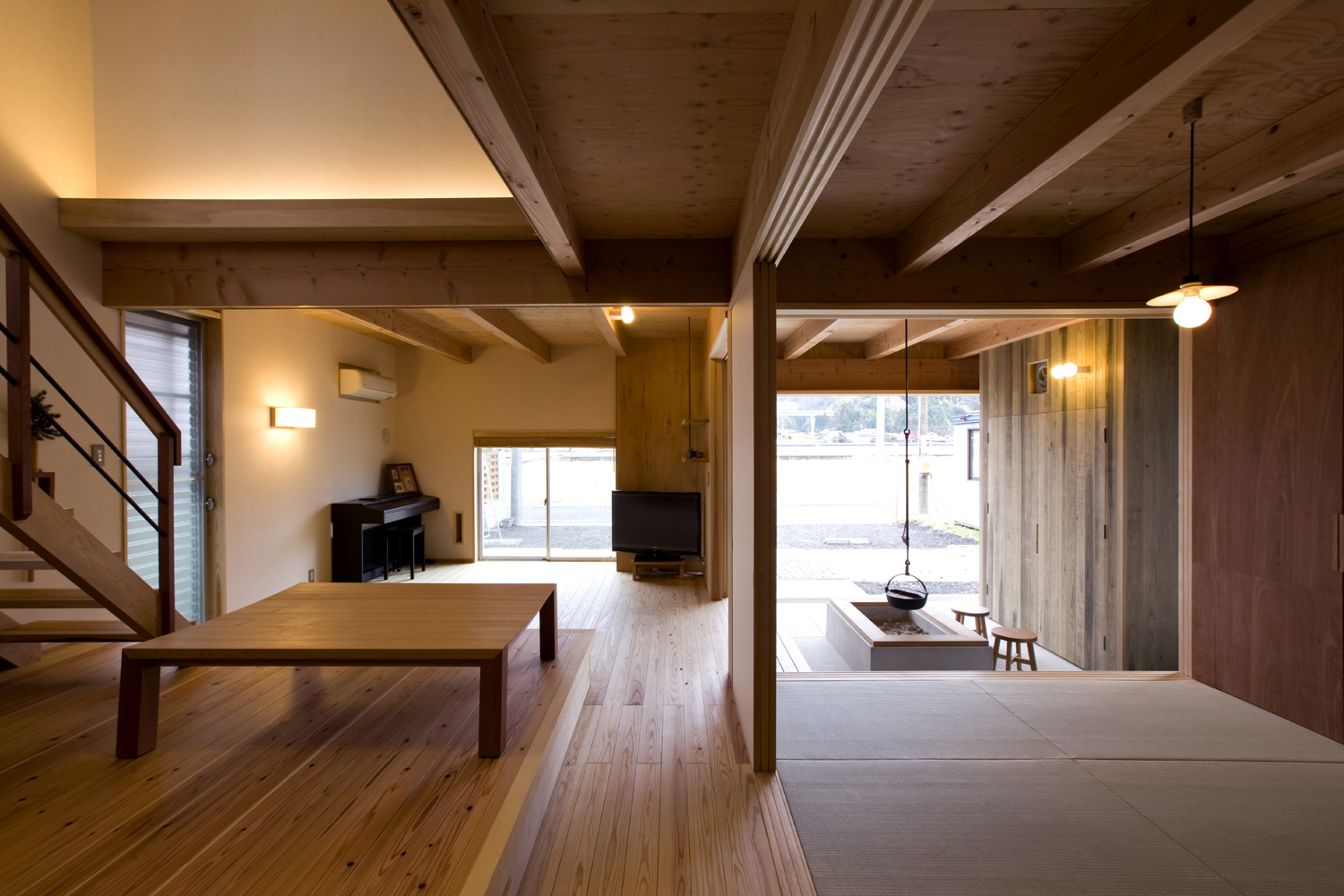 室内から見た囲炉裏