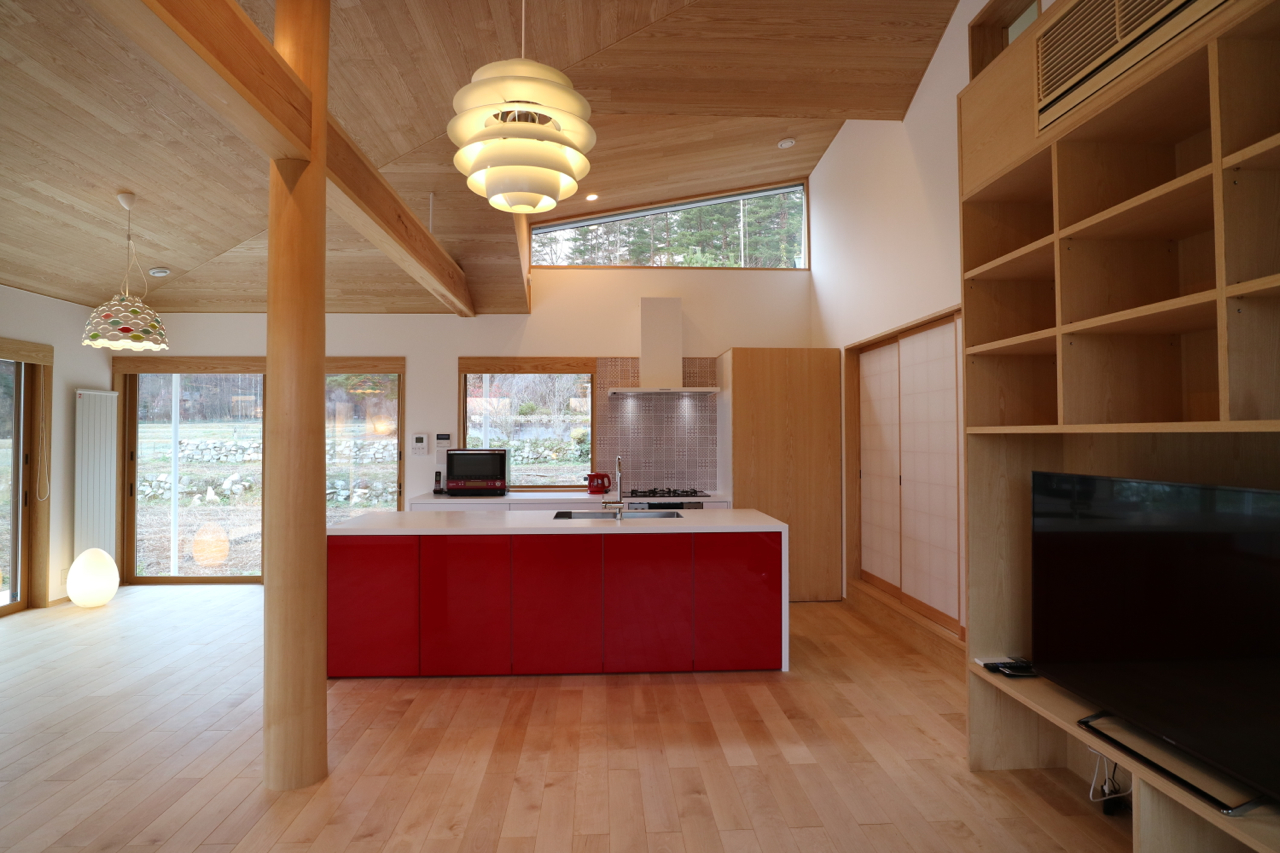 キッチン&大きなTVボード