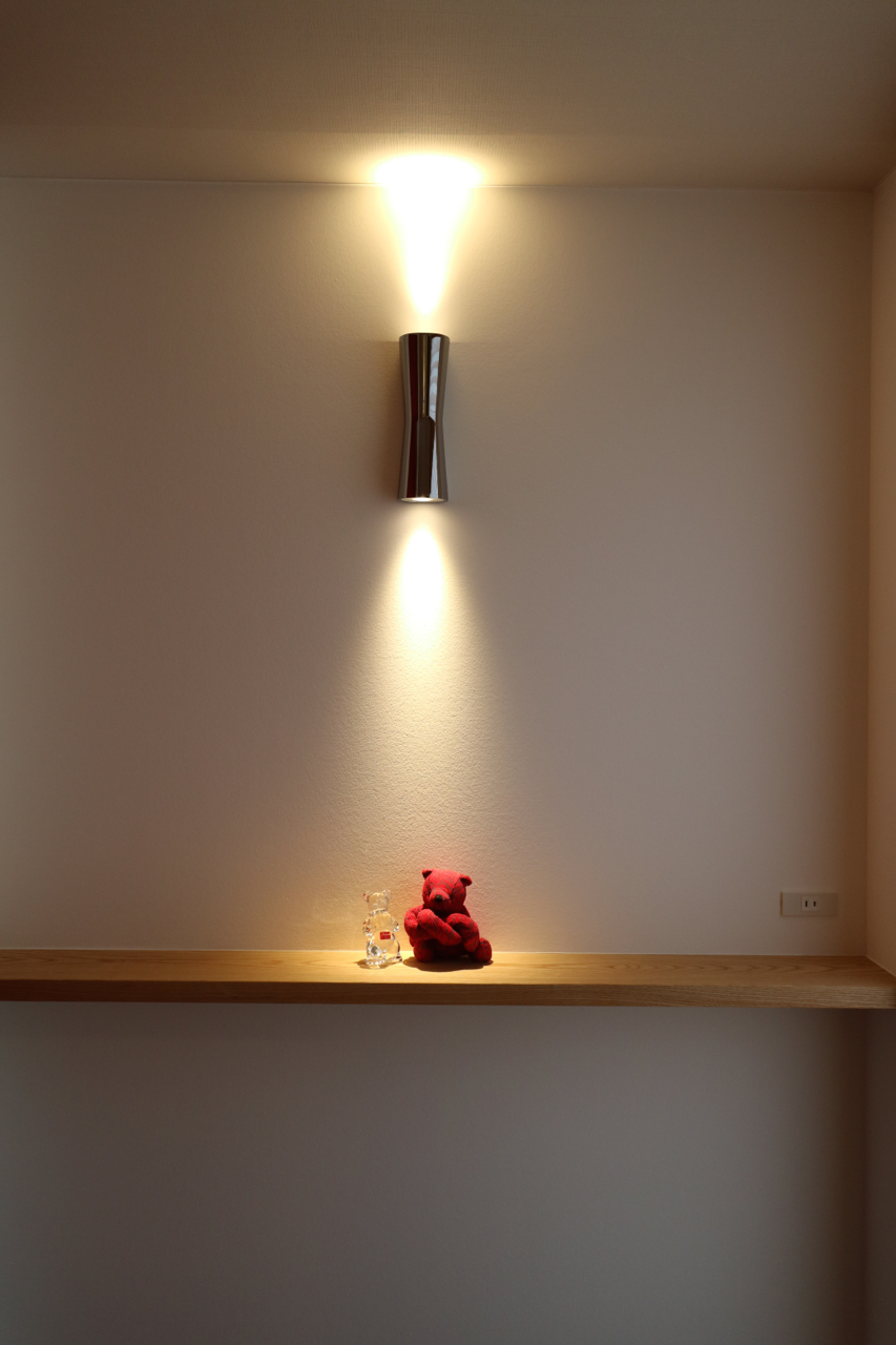 玄関内　飾り棚