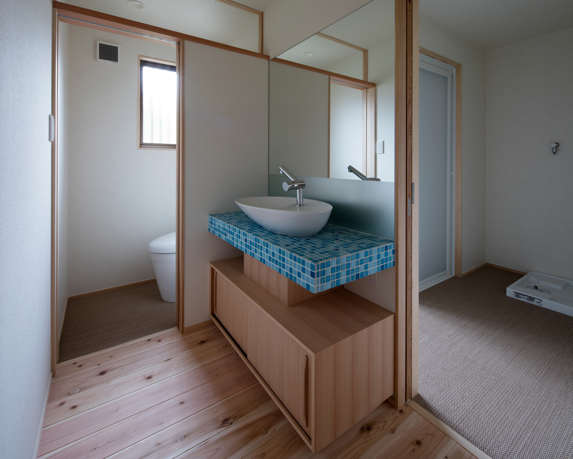 光が届く洗面所