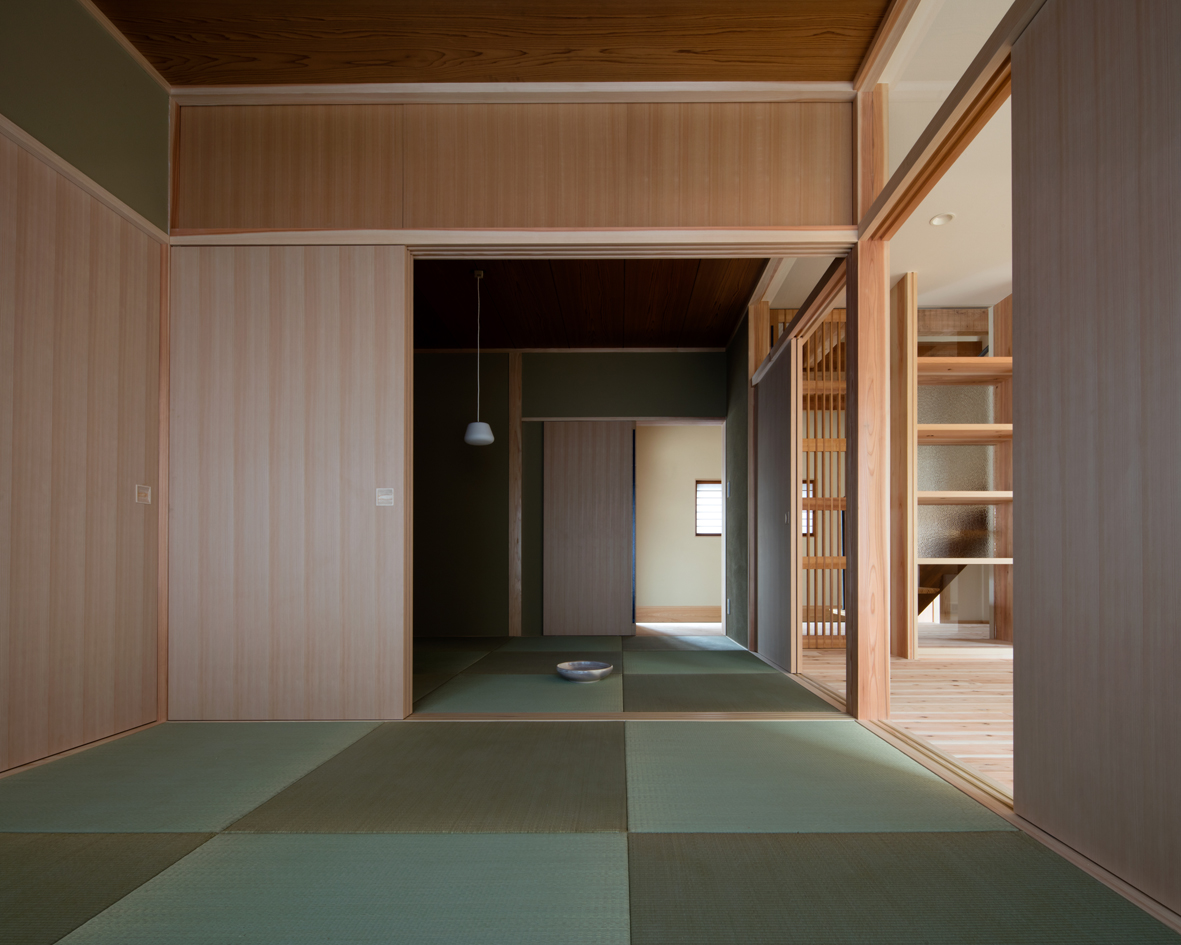 陰影ある和モダンな和室