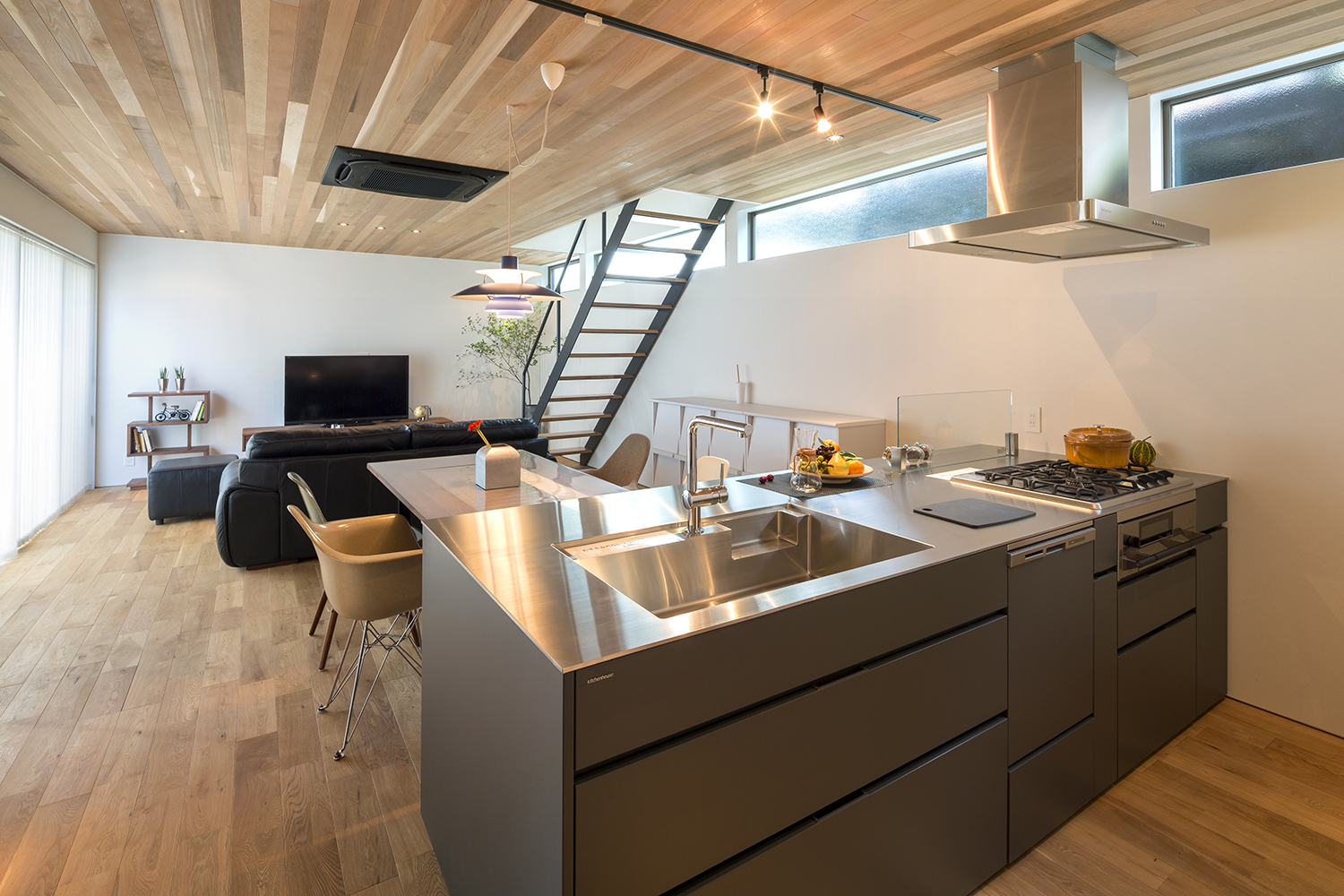 フルオーダーキッチンのあるLDK