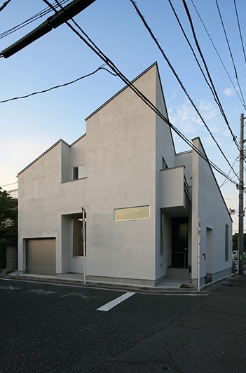 シンボリックな形状の外観