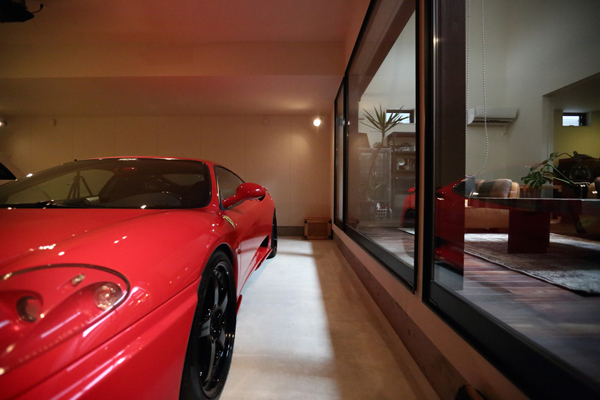 愛車との距離感がハンパないガレージハウス