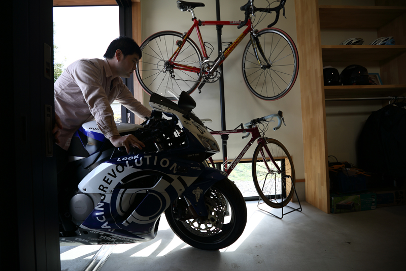 バイクも置ける玄関土間スペース