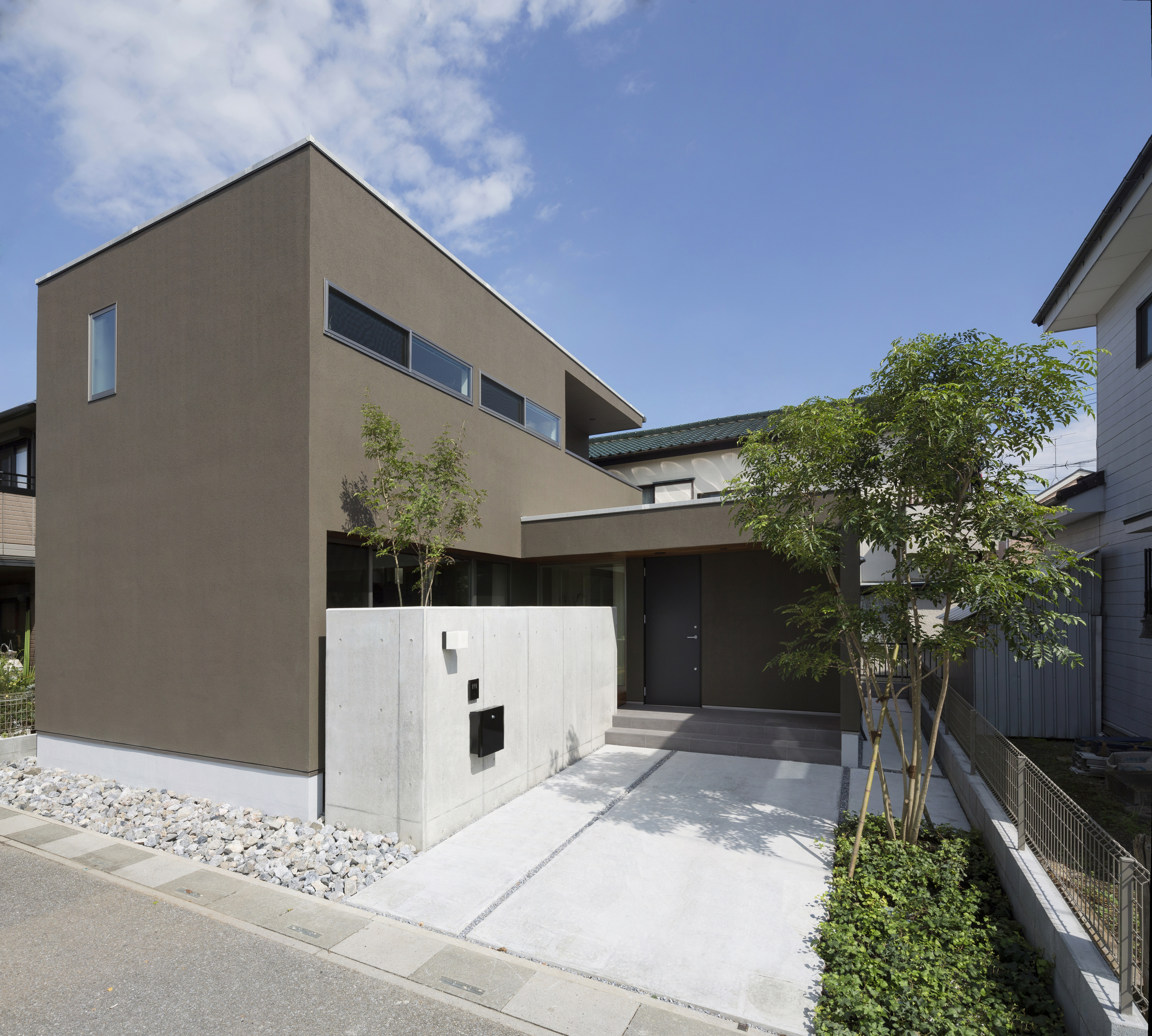 NI-HOUSE
