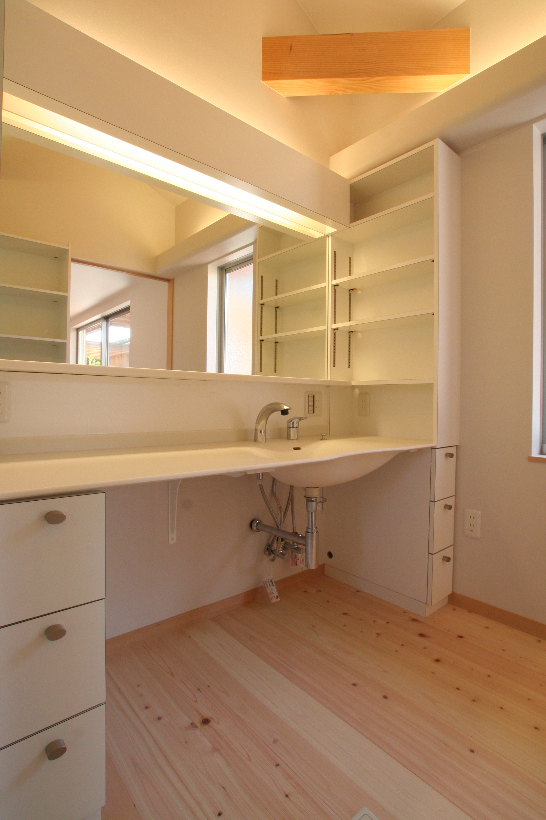 ボウルが一体成形の洗面カウンター