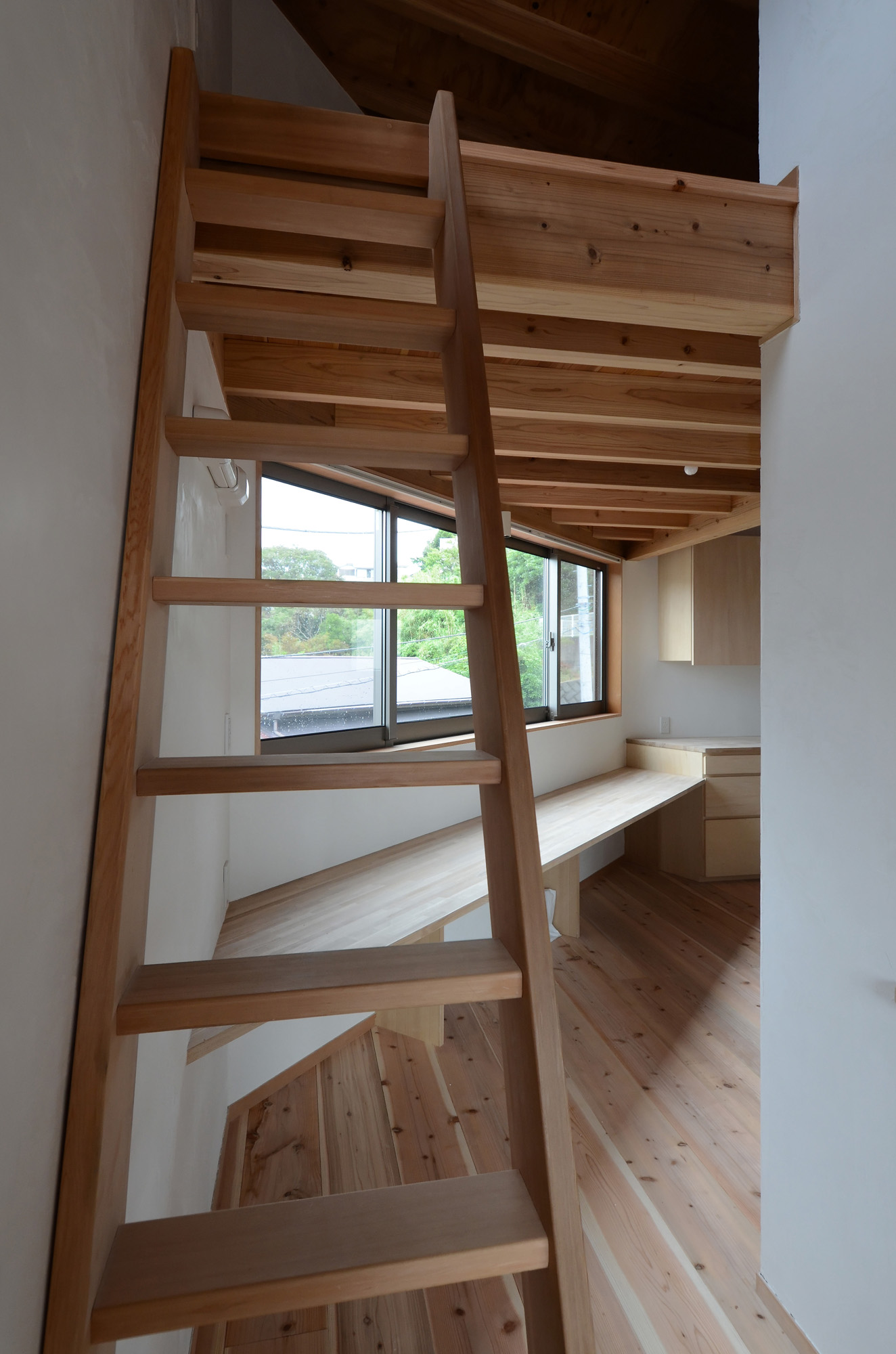 ロフトへ上がる階段