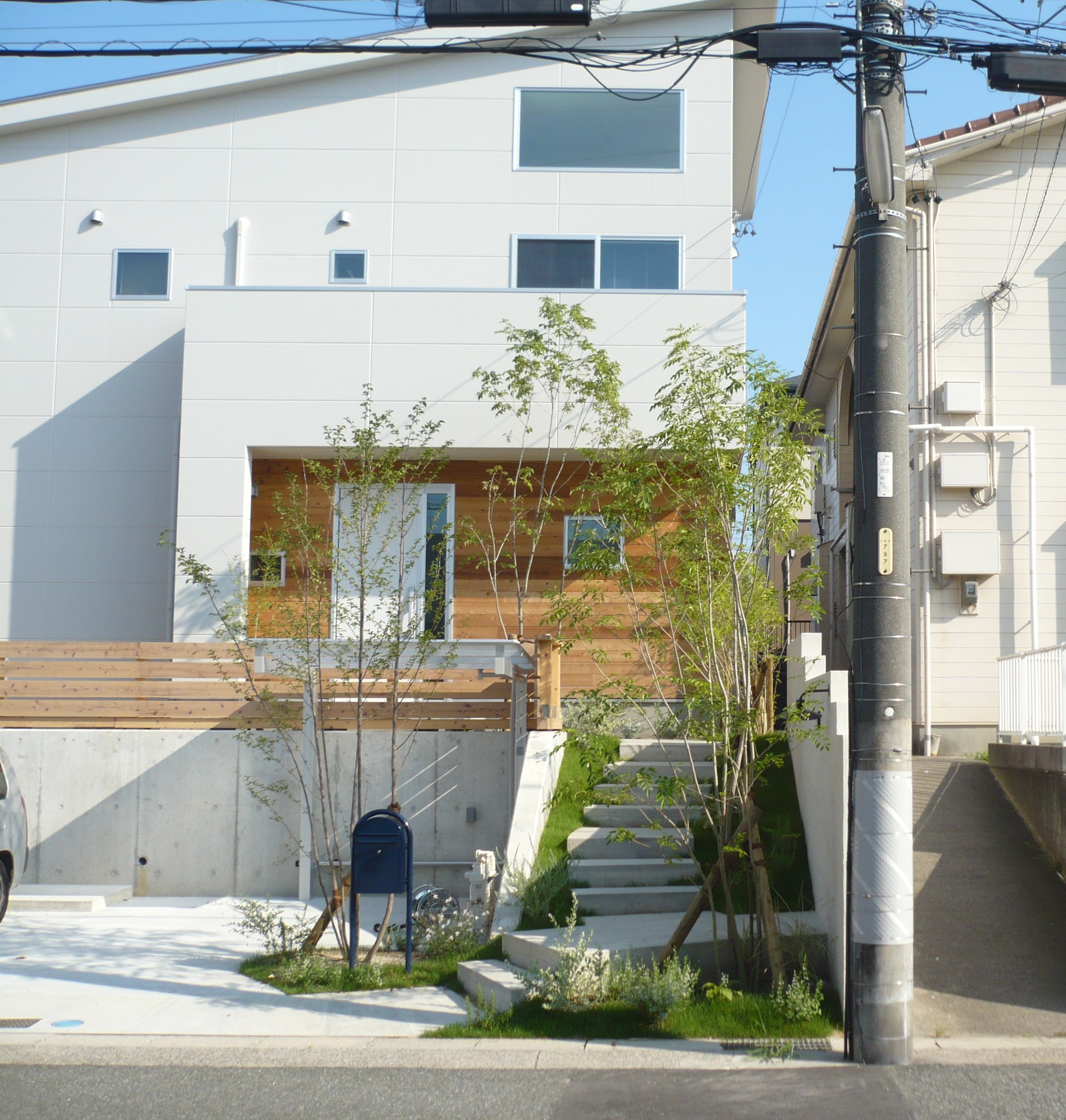 高基礎を楽しむ外構デザイン