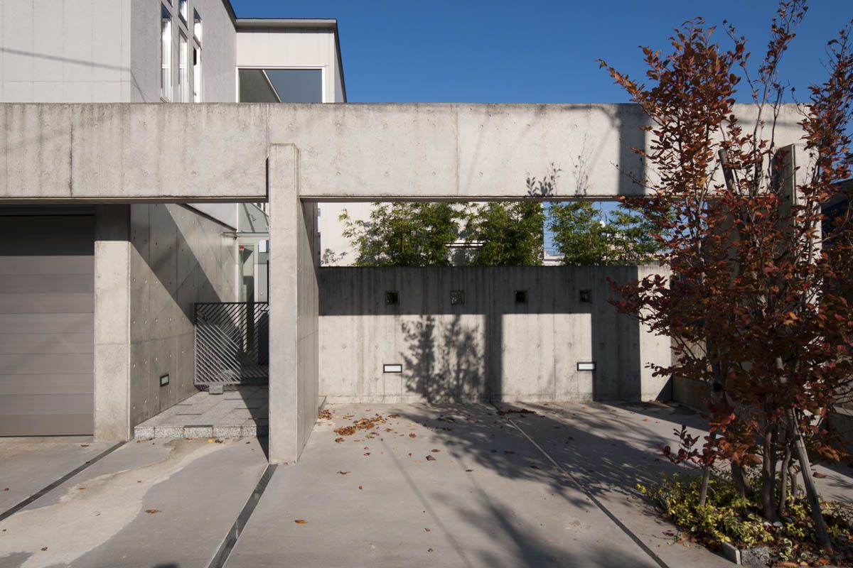 前庭・アプローチ