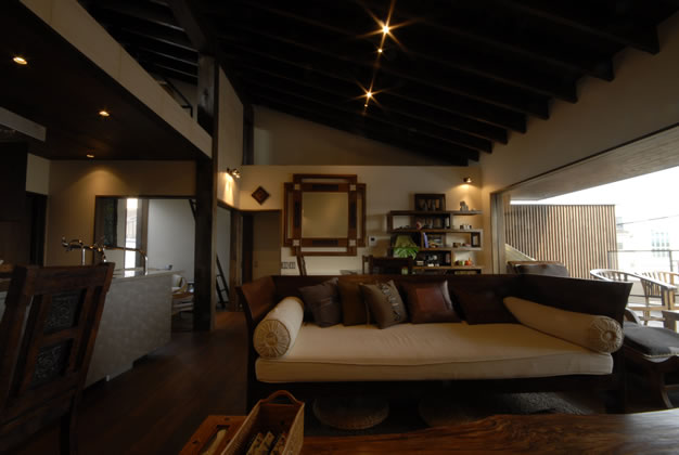 風の家のリビング