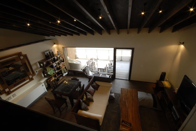 風の家のリビング