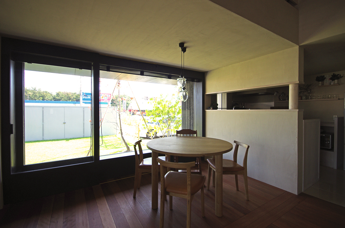 庭を眺めながら囲む食卓