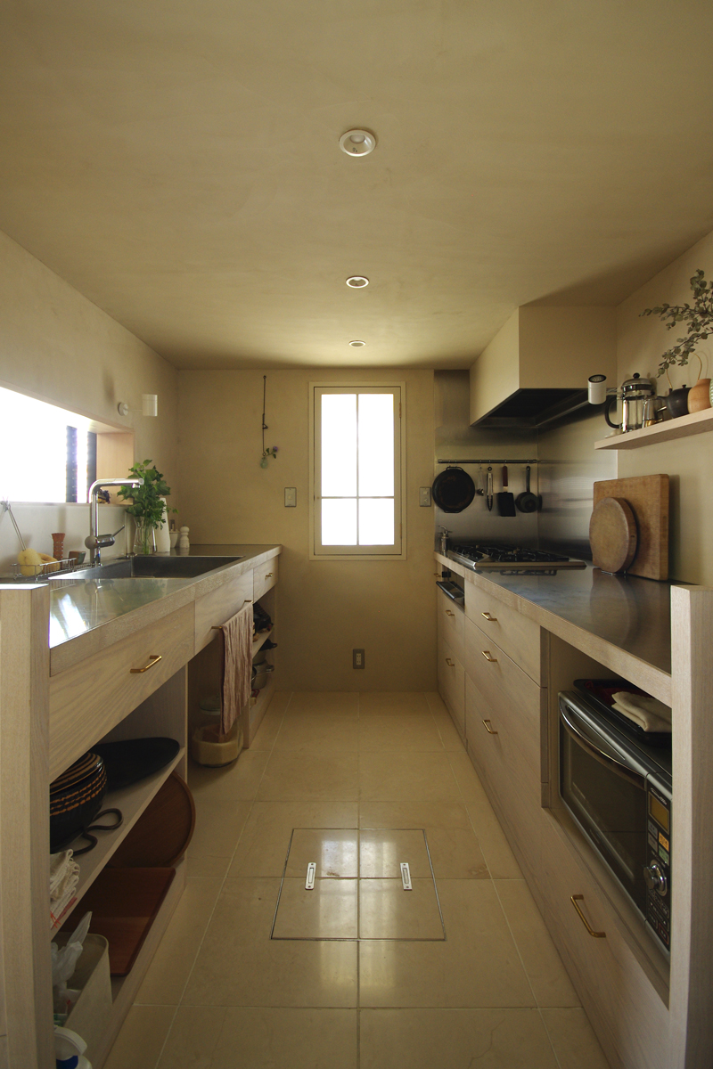 夫婦で一緒に料理を楽しむ