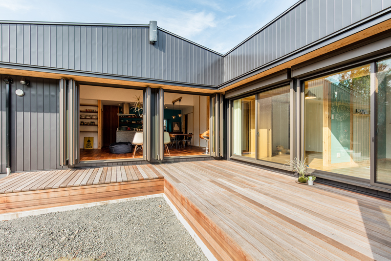 ウッドデッキは大きく大胆に