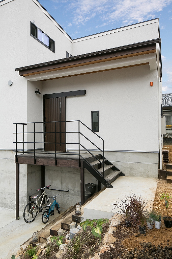 郊外住宅地でナチュラルに暮らす家