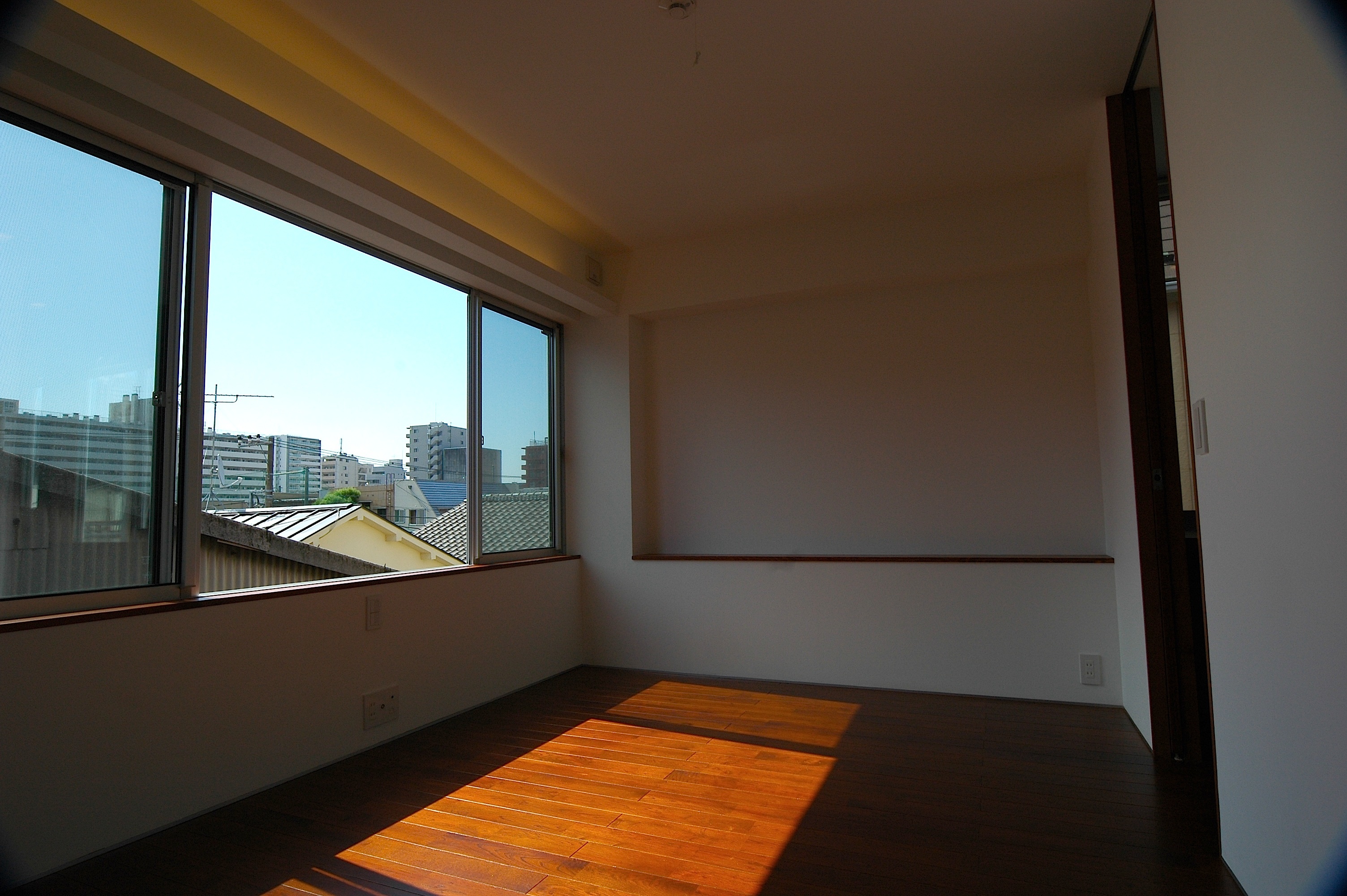 朝日の当たる、眺めのいい寝室