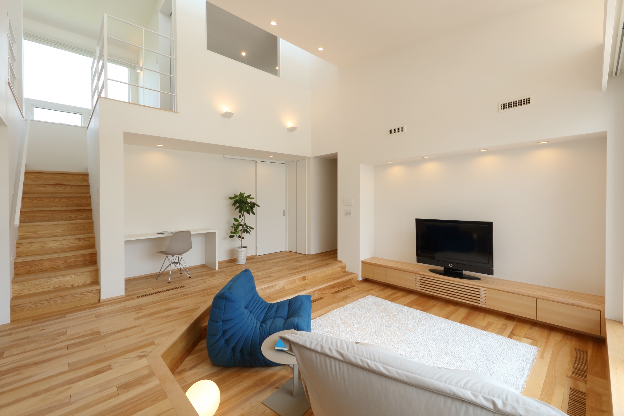 パノラマのダウンフロアリビング