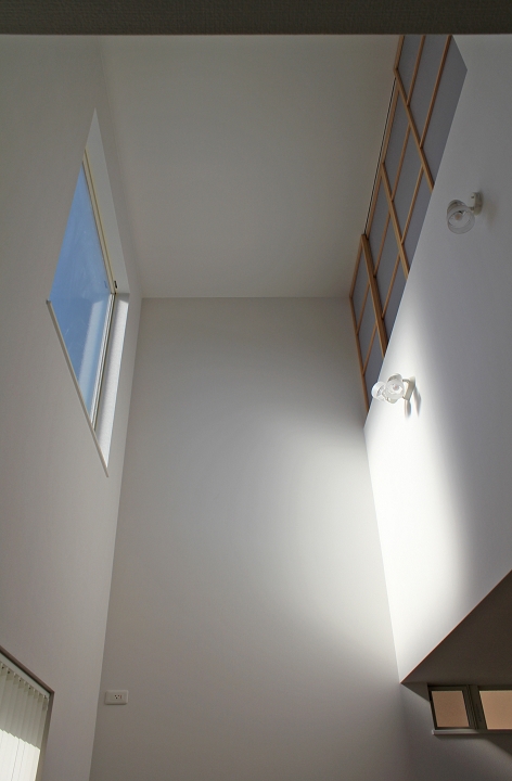 陽光あふれる吹き抜け