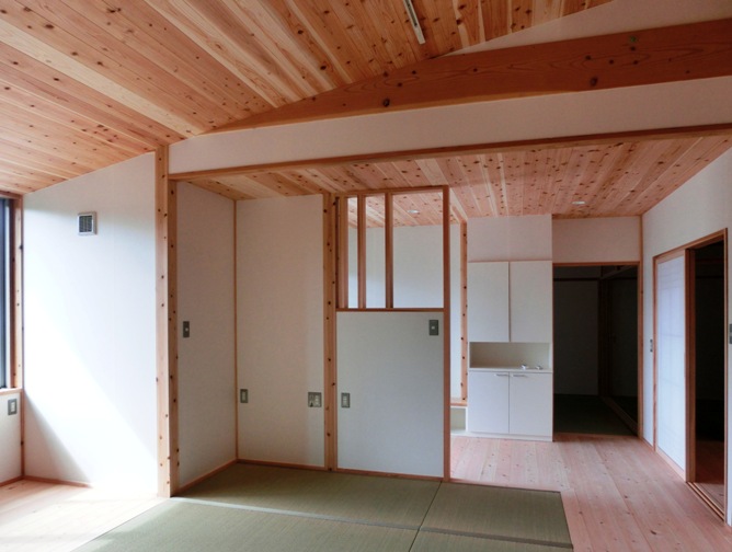 リビングダイニング､キッチンは大きな１ルームで繋がる