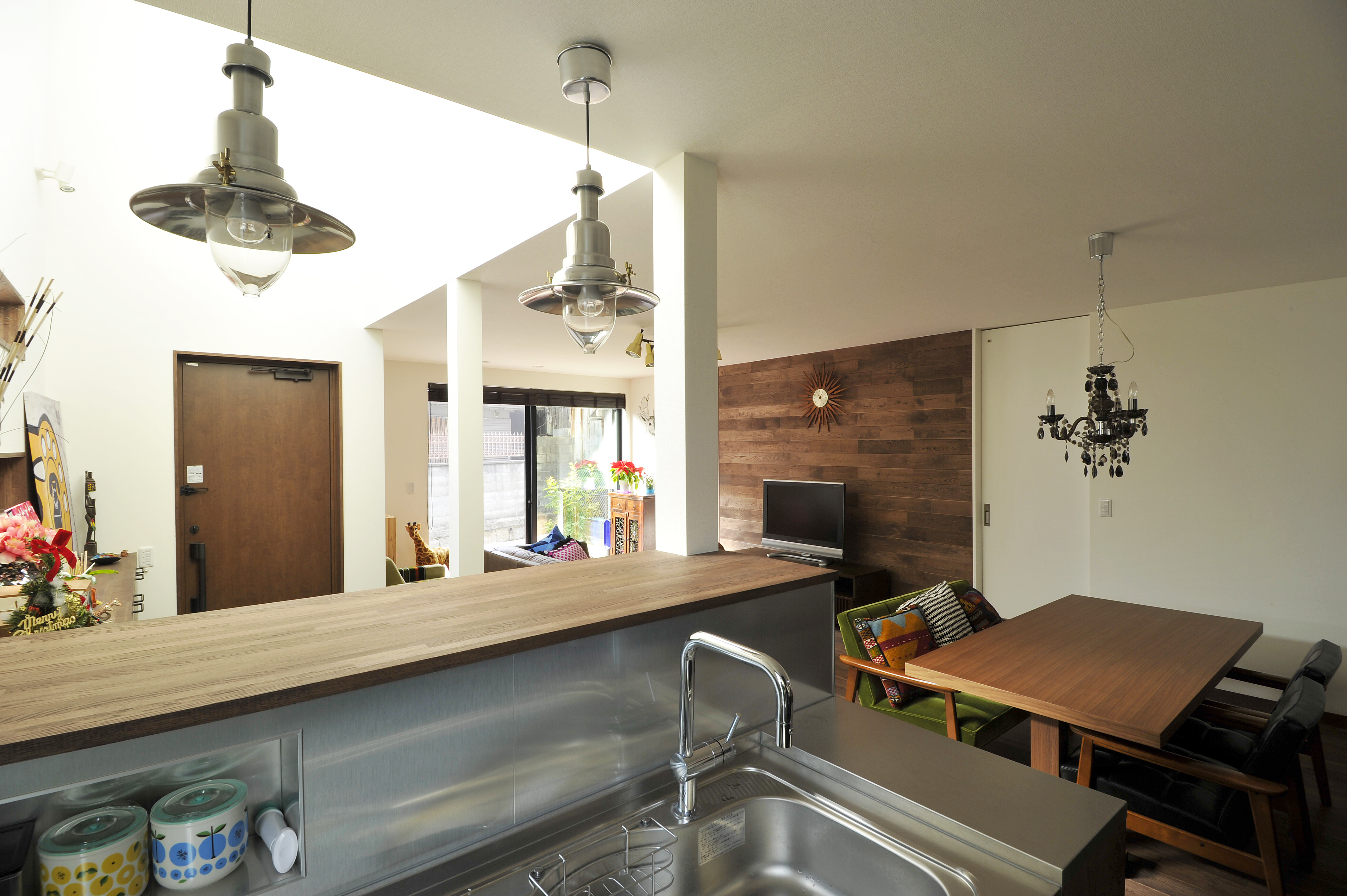 かわいいペンダントライトでお料理も楽しく